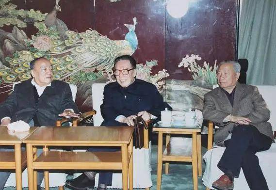1966年被关押时病危守卫偷偷给他塞了一